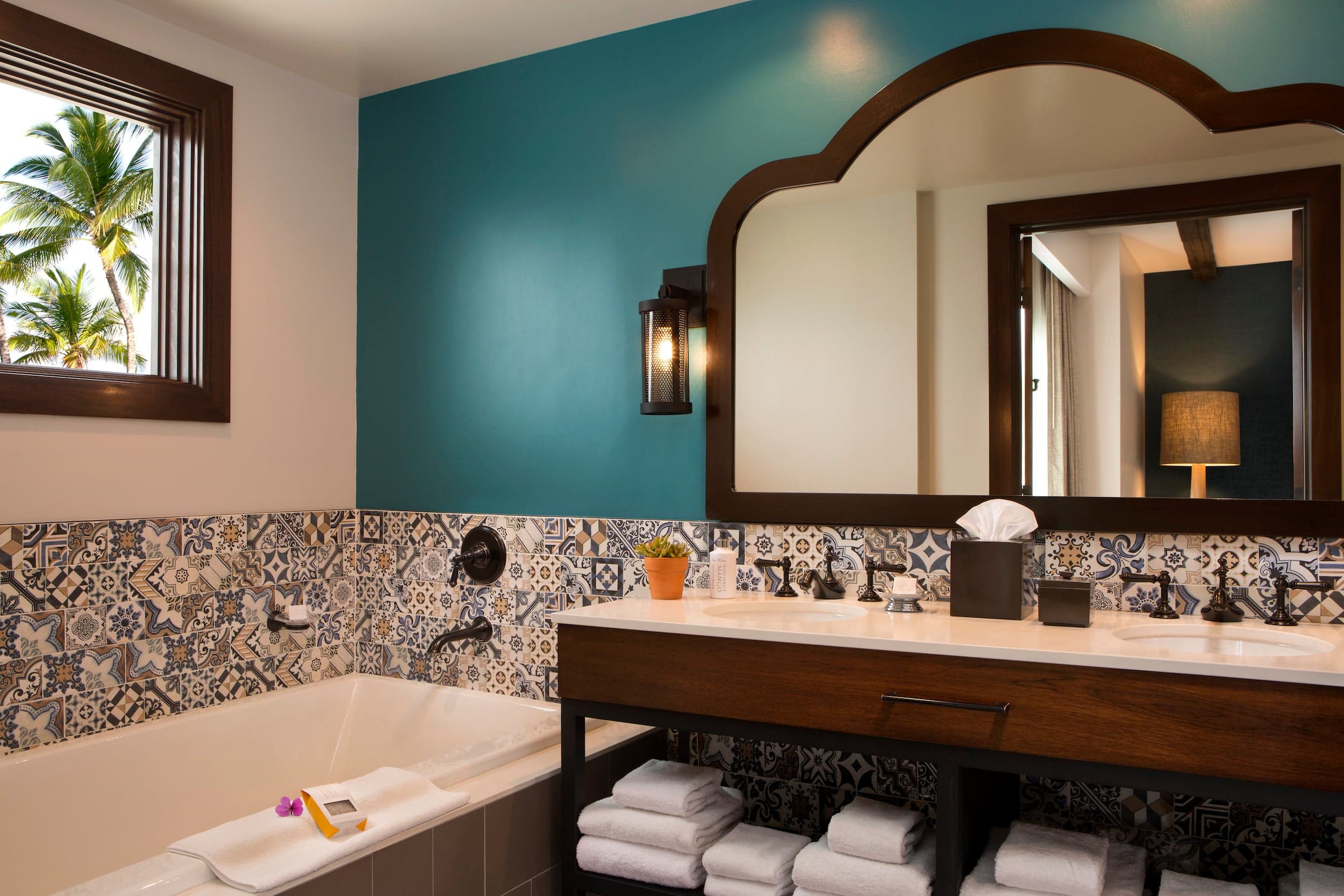 A relaxing washroom with 2 sinks at Kona Kai