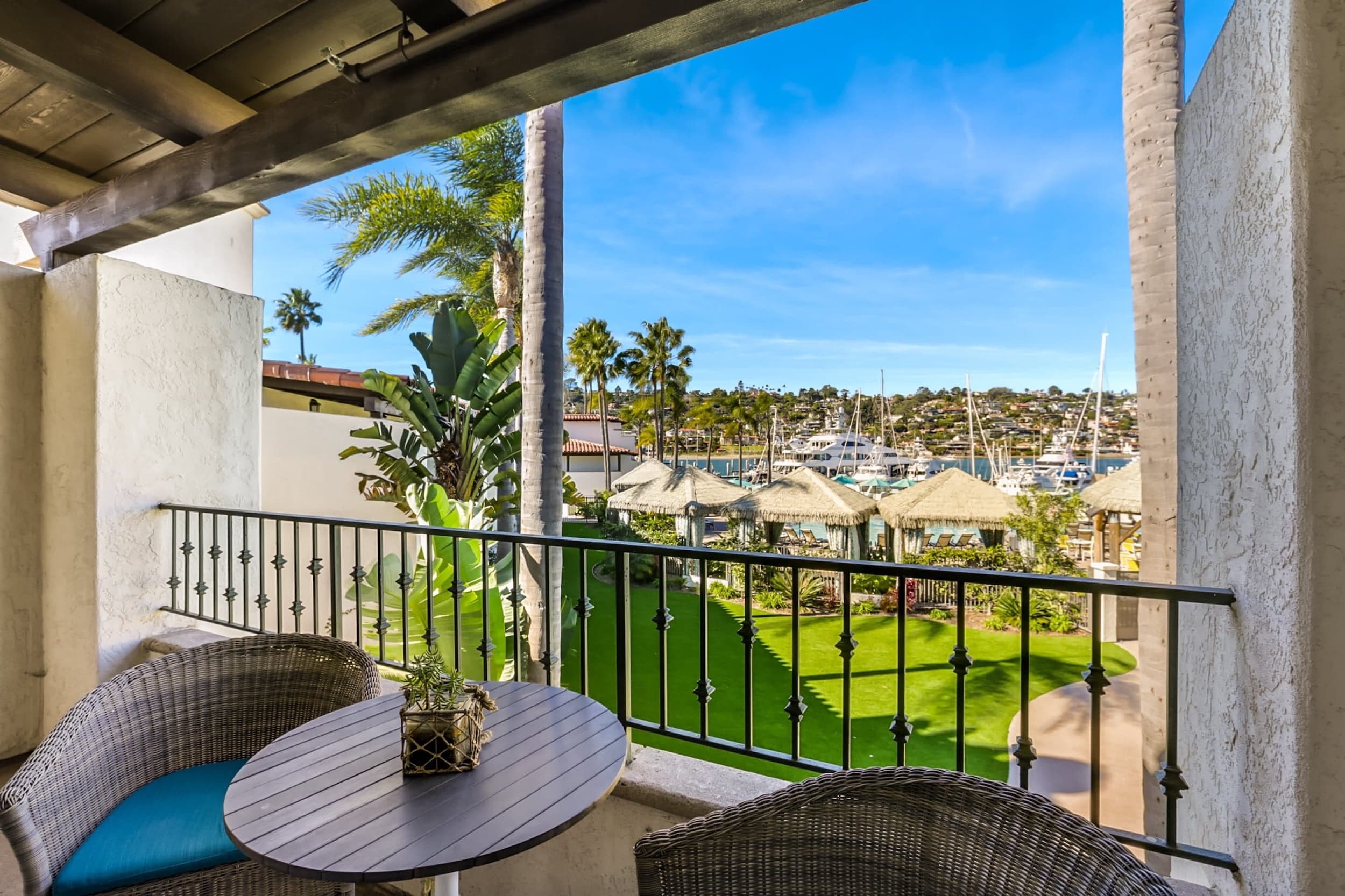 Kona Kai Deluxe King : Two Queen Balcony