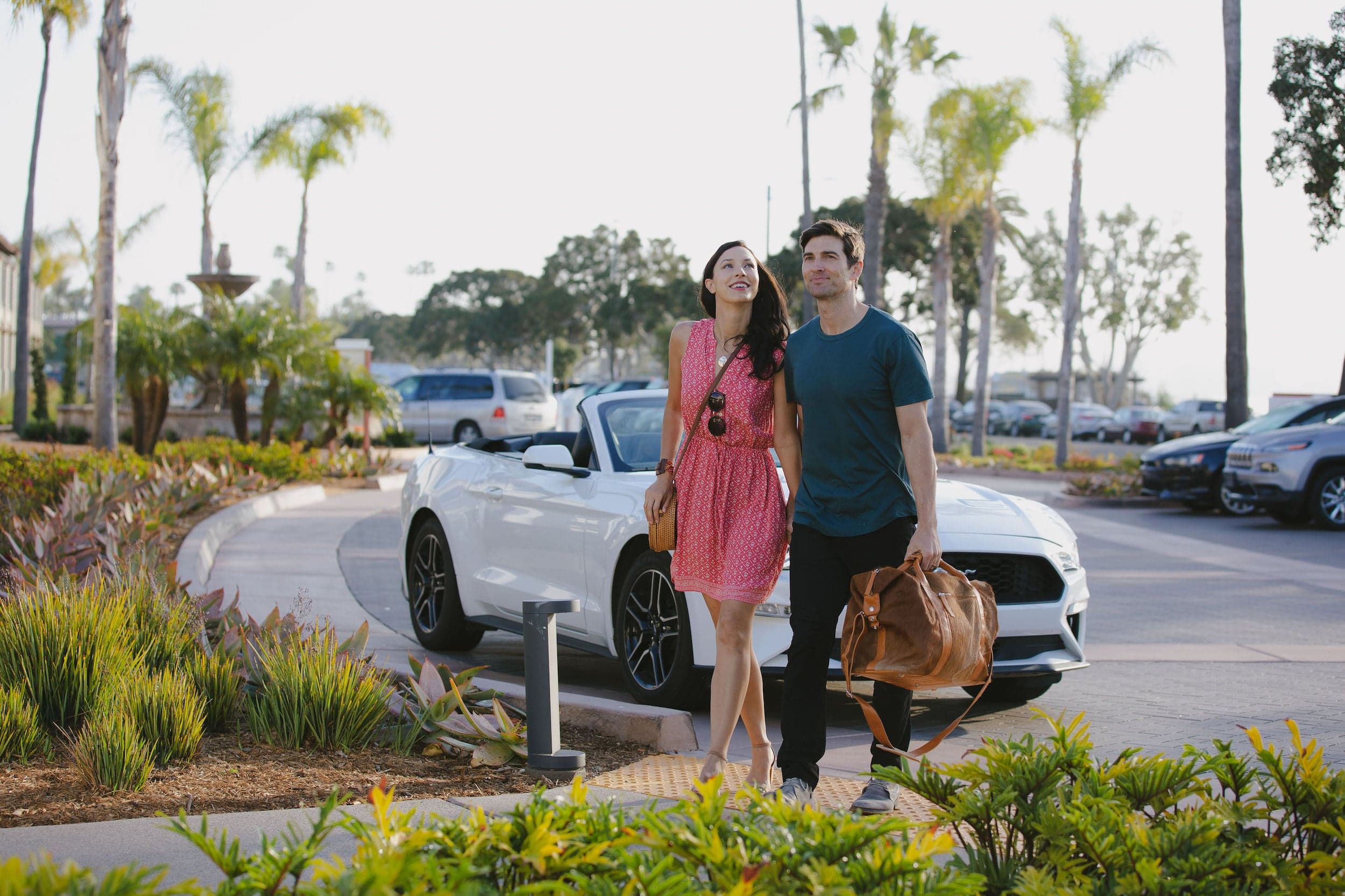 A couple walking up to Kona kai