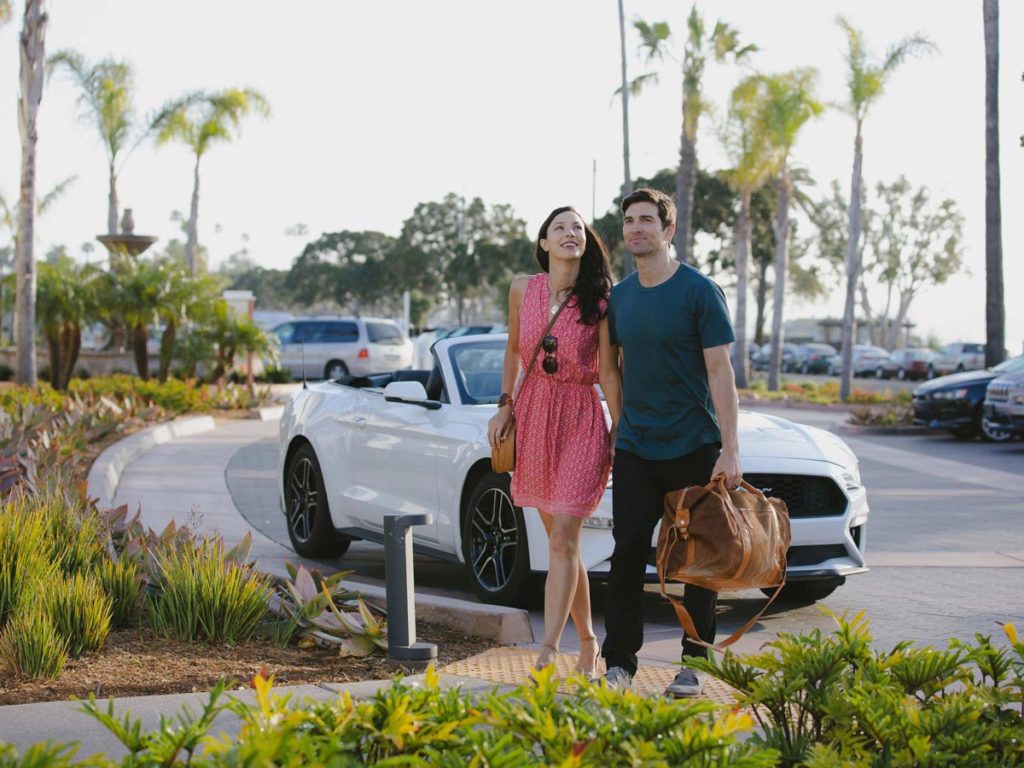 Couple waking in to San Diego Luxury Hotel - Kona Kai Resort