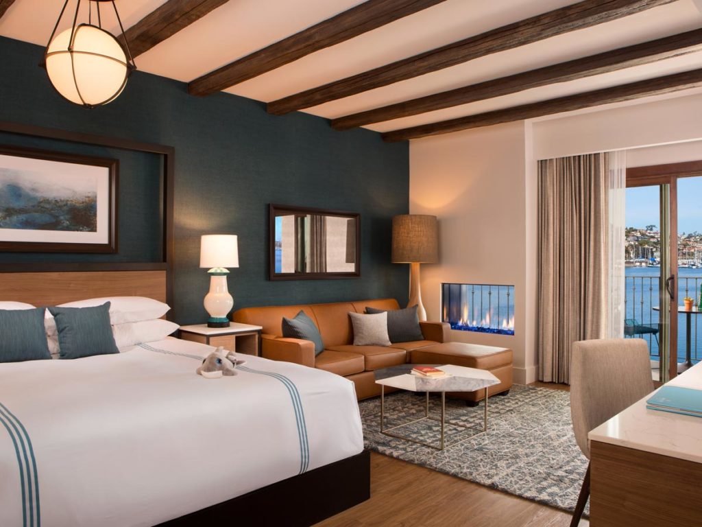 Luxury guestroom with ocean views in San Diego